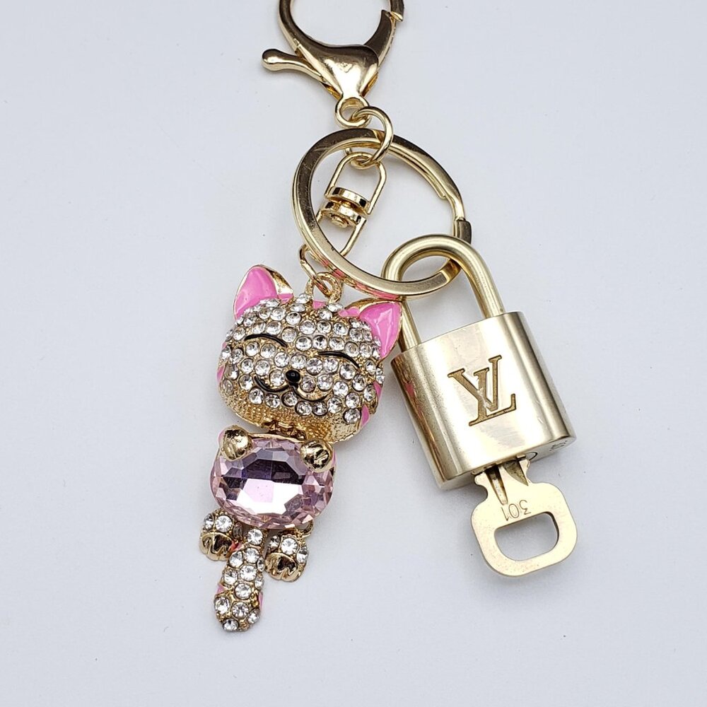 Authentic Louis Vuitton Lock & Key Gold ✨ Unbranded Cat Keychain Bag Charm LV - Picture 5 of 12
